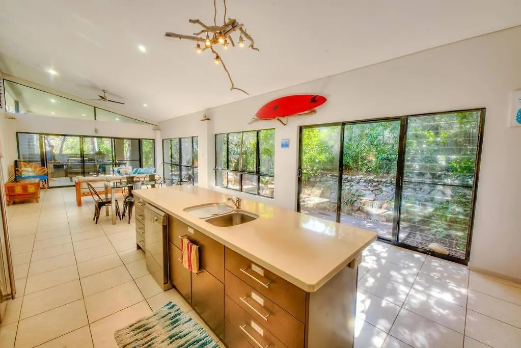 The Sunrise Surfhouse - Sunrise At 1770 Villa Agnes Water 0*,  Australia